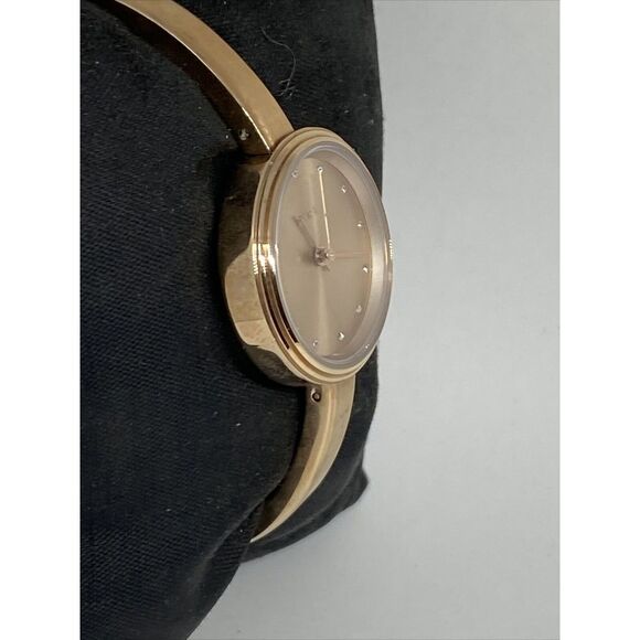 DKNY Murray NY-2600 Women\'s Stainless Steel Analog Dial Quartz Wrist Watch MP680